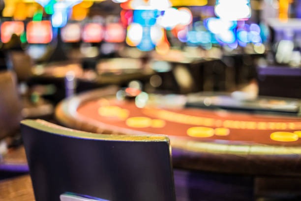 Live Teen Patti table on kingtoptoto with dealer and seated players